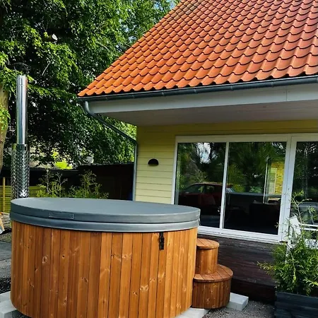 Jule - Cozy And Elegant Place With Open Ceiling, Beautiful Garden And Specious Terrace Affittacamere Kettinge