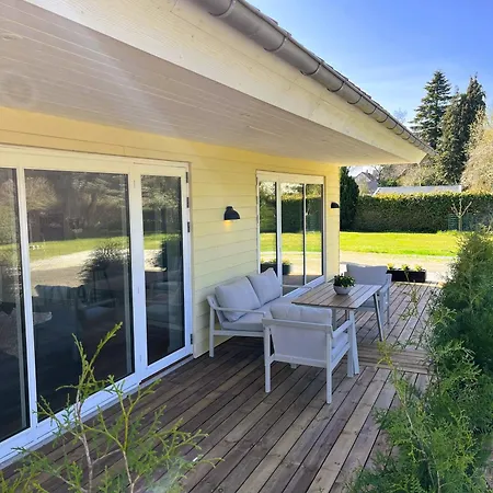 Jule - Cozy And Elegant Place With Open Ceiling, Beautiful Garden And Specious Terrace Kettinge