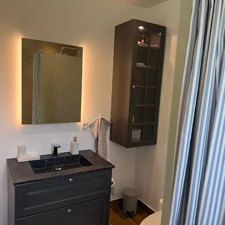 Affittacamere Jule - Cozy And Elegant Place With Open Ceiling, Beautiful Garden And Specious Terrace 3*